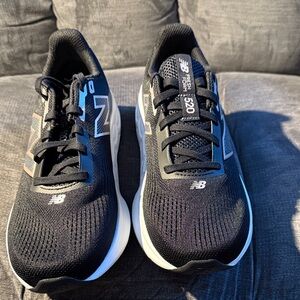 New Balance women’s Black and White Athletic Shoes. Never Worn